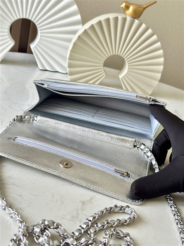 2026127215432484 570